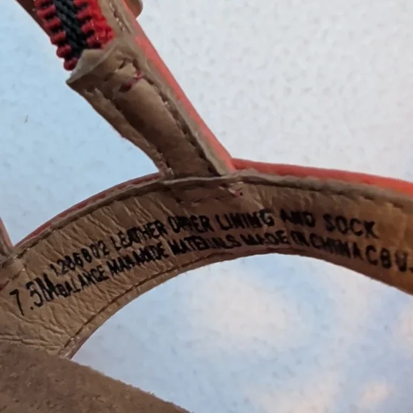 Sofft Strappy Coral Wedge Sandals w/ Gold Embellishments - Size 7.5 - Picture 3 of 6